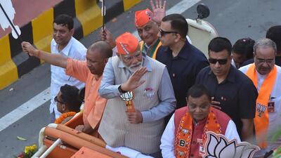On Saturday, Gen Singh cheered the crowd during the PM’s roadshow and greeted the public from the open vehicle on Ambedkar Road in Ghaziabad. (Sakib Ali/HT Photo) On Saturday, Gen Singh cheered the crowd during the PM’s roadshow and greeted the public from the open vehicle on Ambedkar Road in Ghaziabad. (Sakib Ali/HT Photo)