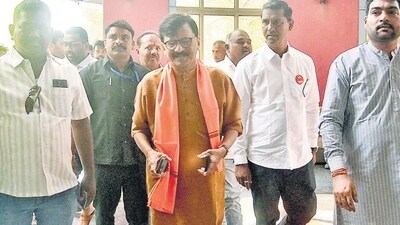 Sangli: Shivsena ( UBT ) senior leader MP Sanjay Raut with party workers during arrive for observation tour in Sangli for Sangli constituency’s candidate in MVA alliance on Friday.Photo by Uday Deolekar Sangli. (UDAY DEOLEKAR) Sangli: Shivsena ( UBT ) senior leader MP Sanjay Raut with party workers during arrive for observation tour in Sangli for Sangli constituency’s candidate in MVA alliance on Friday.Photo by Uday Deolekar Sangli. (UDAY DEOLEKAR)