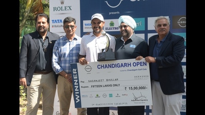 The 35-year-old Bhullar, a winner of the DP World Tour, established a three-shot lead by the 11th hole and never looked back thereafter. (HT photo) The 35-year-old Bhullar, a winner of the DP World Tour, established a three-shot lead by the 11th hole and never looked back thereafter. (HT photo)