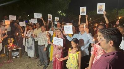 The deceased’s two daughters, aged eight and four years old, also joined the vigil, with their father’s photographs to seek justice and arrest of the suspect in the case. (HT Photo) The deceased’s two daughters, aged eight and four years old, also joined the vigil, with their father’s photographs to seek justice and arrest of the suspect in the case. (HT Photo)
