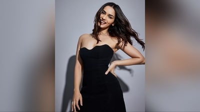 She styled her trendy look with a silver chain necklace, diamond rings adorning her finger and a pair of black pumps. She rounded off her look with nude eyeshadow, mascara-covered lashes, rosy cheeks, nude lipstick and her locks left loose in the middle. (Instagram/@manushi_chhillar) She styled her trendy look with a silver chain necklace, diamond rings adorning her finger and a pair of black pumps. She rounded off her look with nude eyeshadow, mascara-covered lashes, rosy cheeks, nude lipstick and her locks left loose in the middle. (Instagram/@manushi_chhillar)
