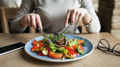 Avoid Eating During the Eclipse: Hindu astrology advises against eating during a solar eclipse, as it is believed that the food may become impure. It is recommended to finish your meals before the eclipse begins and wait until after it ends to eat again.&nbsp; (Freepik)