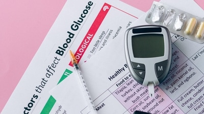 We should balance the diet with protein, fat and fiber-rich carbs to ensure that the blood sugar levels of the body are regulated. Imbalance in blood sugar levels can lead to stress and inflammation. (Nataliya Vaitkevich) We should balance the diet with protein, fat and fiber-rich carbs to ensure that the blood sugar levels of the body are regulated. Imbalance in blood sugar levels can lead to stress and inflammation. (Nataliya Vaitkevich)