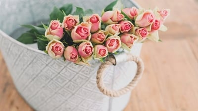 Flowers: Use fresh flowers to add a touch of natural beauty to your home. Consider using roses, lilies, or other traditional Islamic flowers for a festive touch. (Unsplash) Flowers: Use fresh flowers to add a touch of natural beauty to your home. Consider using roses, lilies, or other traditional Islamic flowers for a festive touch. (Unsplash)