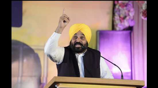 Punjab CM and AAP leader Bhagwant Mann speaks during volunteers meet, ahead of Lok Sabha elections, in Moga on Saturday (HT)