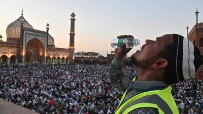 A man drinks water on a hot Sunday afternoon. (ANI) A man drinks water on a hot Sunday afternoon. (ANI)