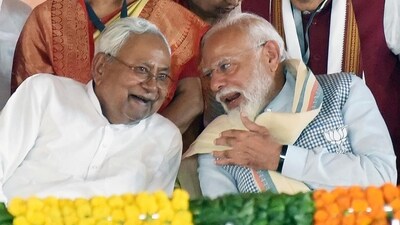 Prime Minister Narendra Modi with Bihar Chief Minister Nitish Kumar during a public meeting ahead of Lok Sabha elections, in Nawada, Bihar, (HT photo)