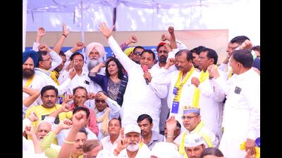 The AAP state senior vice-president Anurag Dhanda along with the entire state executive took part in the day-long fast. (HT Photo)