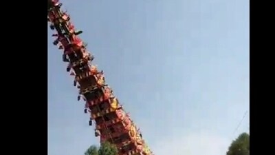 120-foot chariot crashes down during procession in Bengaluru's Anekal. VIDEO 120-foot chariot crashes down during procession in Bengaluru's Anekal. VIDEO