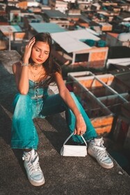 Try a corset in denim for that svelte summer look (Pexels) Try a corset in denim for that svelte summer look (Pexels)