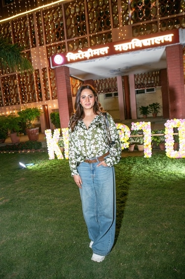 Actor Sargun Mehta also attended KMC's Alumni Meet. Actor Sargun Mehta also attended KMC's Alumni Meet.