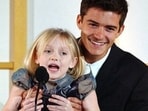 Dakota Fanning and Orlando Bloom shared a sweet moment at an awards ceremony in 2001.