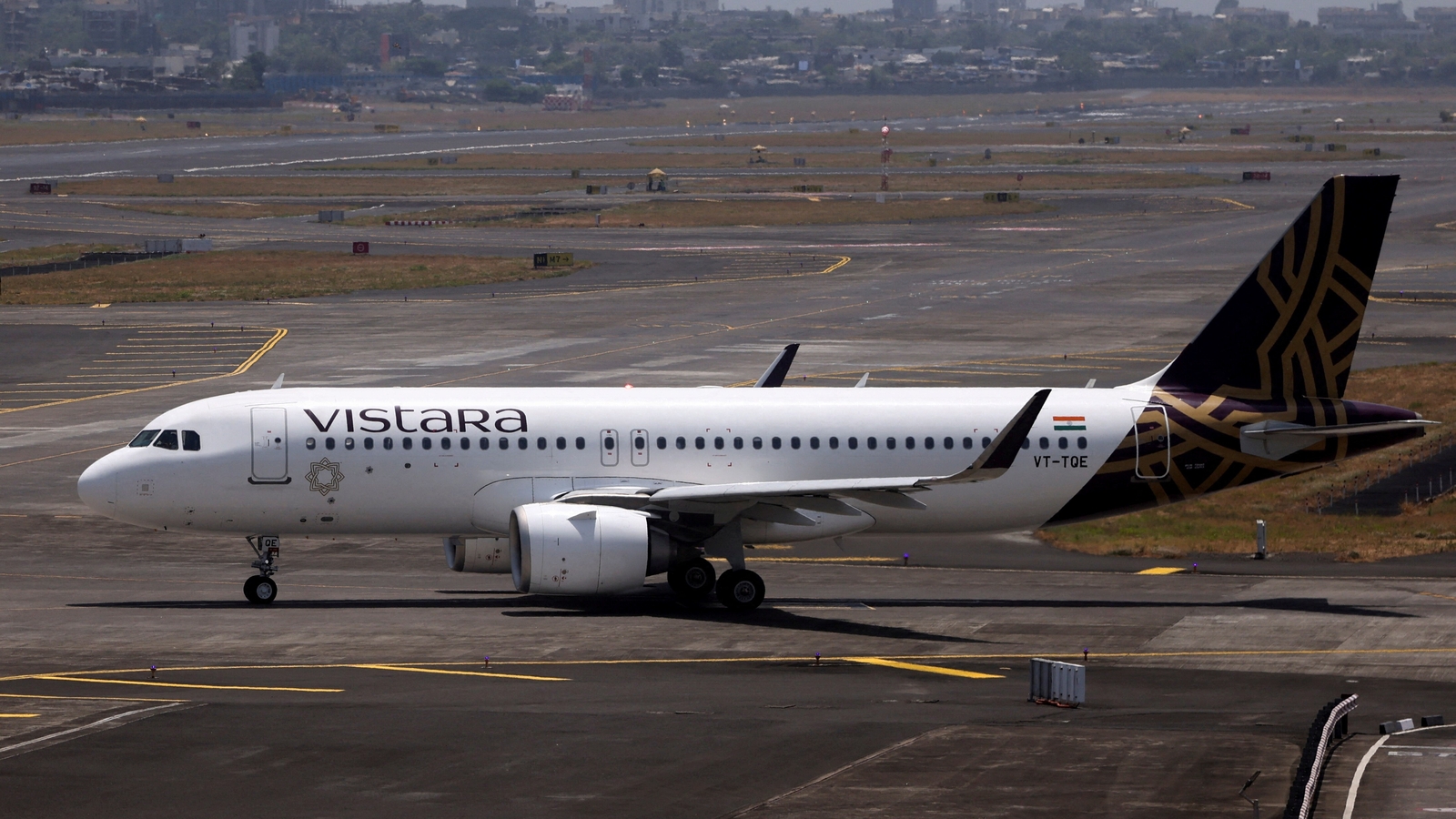 Vistara decides to scale back by 10%. What does it mean for the passenger? - Vimarsana News