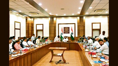 CMO gets show cause notice about Shinde’s party meeting CMO gets show cause notice about Shinde’s party meeting