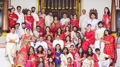 Allu Arjun with his extended family in a picture. Spot Varun Tej, Ram Charan, Upasana Konidela, and Chiranjeevi! Allu Arjun with his extended family in a picture. Spot Varun Tej, Ram Charan, Upasana Konidela, and Chiranjeevi!