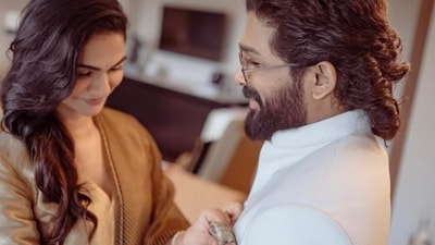 Sneha Reddy shared this romantic picture with Allu Arjun on the occasion of him receiving the National Award for Best Actor last year for Pushpa: The Rise. Sneha Reddy shared this romantic picture with Allu Arjun on the occasion of him receiving the National Award for Best Actor last year for Pushpa: The Rise. 