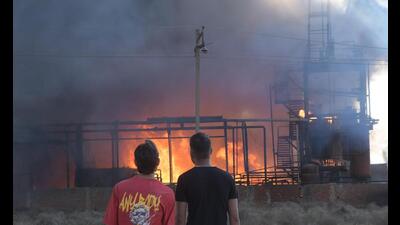 A thick plume of smoke emanating after a fire breaks out at a chemical and pharmaceutical factory at Behra road in Dera Bassi. (HT) A thick plume of smoke emanating after a fire breaks out at a chemical and pharmaceutical factory at Behra road in Dera Bassi. (HT)