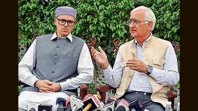 Congress leader Salman Khurshid and NC vice-president Omar Abdullah during a joint press conference in New Delhi on Monday. (ANI) Congress leader Salman Khurshid and NC vice-president Omar Abdullah during a joint press conference in New Delhi on Monday. (ANI)