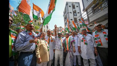Congress workers campaign in Delhi ahead of the May 25 Lok Sabha elections. (Sanchit Khanna/HT Photo) Congress workers campaign in Delhi ahead of the May 25 Lok Sabha elections. (Sanchit Khanna/HT Photo)