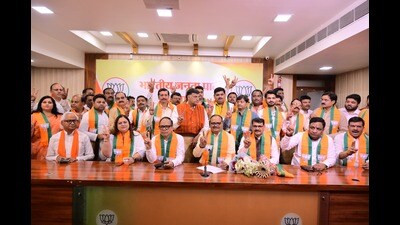 Former DGP Vijaya Kumar (seated next to deputy CM Brajesh Pathak) joins BJP in Lucknow on Monday. (HT photo) Former DGP Vijaya Kumar (seated next to deputy CM Brajesh Pathak) joins BJP in Lucknow on Monday. (HT photo)
