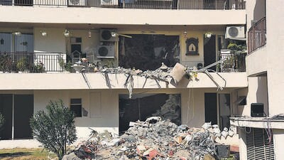 Gurugram, India - February 14, 2022: A view of the rubble seen after few floors collapsed inside an apartment building at Chintels Paradiso in Sector 109 in Gurugram, India, on Monday, February 14, 2022. (Photo by Vipin Kumar / Hindustan Times) (Vipin Kumar /HT PHOTO) Gurugram, India - February 14, 2022: A view of the rubble seen after few floors collapsed inside an apartment building at Chintels Paradiso in Sector 109 in Gurugram, India, on Monday, February 14, 2022. (Photo by Vipin Kumar / Hindustan Times) (Vipin Kumar /HT PHOTO)