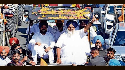 SAD president Sukhbir Singh Badal during the Punjab Bachao Yatra in Samrala, Ludhiana, on Monday. (HT Photo)