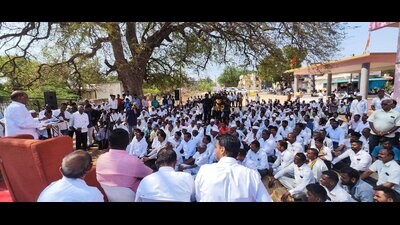 Sharad Pawar on Monday said polls in the constituency are fought on local issues and the collective power of voters here can pave the way for good work. (HT PHOTO)