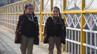 The Directorate of School Education Kashmir said in an order that the timing for schools falling under municipal limits of Srinagar district will remain from 9 am to 3 pm. (File image) (Photo by Waseem Andrabi / Hindustan Times)