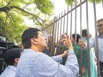 Delhi minister Saurabh Bhardwaj (left) interacts with TMC leaders during the latter’s stir at Mandir Marg police station. (Arvind Yadav/HT) Delhi minister Saurabh Bhardwaj (left) interacts with TMC leaders during the latter’s stir at Mandir Marg police station. (Arvind Yadav/HT)