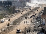 Palestinians who had taken refuge in Rafah in the Gaza Strip leave the city to return to Khan Yunis 