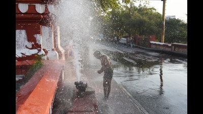 A water line leakage was reported at Pucca Pull on Tuesday morning. (Deepak Gupta/ Hindustan Times) A water line leakage was reported at Pucca Pull on Tuesday morning. (Deepak Gupta/ Hindustan Times)