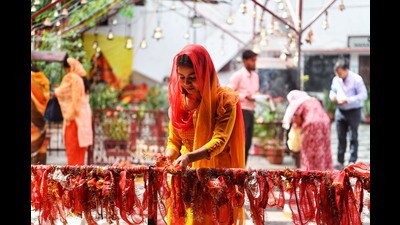 Devotees thronged the Kali Bari temple on the first day of Navratri in Lucknow, on Tuesday. (Deepak Gupta/HT) Devotees thronged the Kali Bari temple on the first day of Navratri in Lucknow, on Tuesday. (Deepak Gupta/HT)