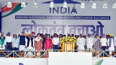 New Delhi, India - March 31, 2024: Congress President Mallikarjun Kharge, Sonia Gandhi and Rahul Gandhi, NCP (Sharad) leader Sharad Pawar and AAP leader Bhagwant Mann and others during I.N.D.I.A. bloc's 'Loktantra Bachao' rally at the Ramlila ground, in New Delhi, India, on Sunday, March 31, 2024. (Photo by Sanjeev Verma/ Hindustan Times) (Hindustan Times) New Delhi, India - March 31, 2024: Congress President Mallikarjun Kharge, Sonia Gandhi and Rahul Gandhi, NCP (Sharad) leader Sharad Pawar and AAP leader Bhagwant Mann and others during I.N.D.I.A. bloc's 'Loktantra Bachao' rally at the Ramlila ground, in New Delhi, India, on Sunday, March 31, 2024. (Photo by Sanjeev Verma/ Hindustan Times) (Hindustan Times)