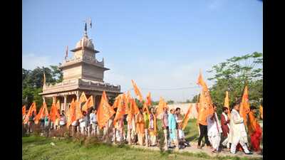 Led by vice-chancellor Prof Bihari Lal Sharma, the procession started from Government Ayurvedic College and culminated at Panchdev Temple on the campus (Sourced)
