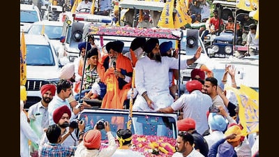 Senior SAD leader Bikram Singh Majithia while campaigning during the Payal leg of the Punjab Bachao Yatra on Tuesday. (HT Photo) Senior SAD leader Bikram Singh Majithia while campaigning during the Payal leg of the Punjab Bachao Yatra on Tuesday. (HT Photo)