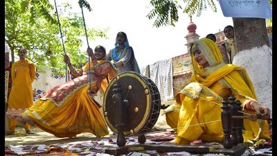 Students perform giddha during a ’Baisakhi Festival’ celebration at Khalsa College in Amritsar on Tuesday. (picture for representational purposes) (Sameer Sehgal/HT)