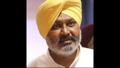 The complaint was submitted by senior AAP leader and finance minister Harpal Singh Cheema to the chief electoral officer, Punjab. In the complaint, the AAP leader said that Sukhbir used a child for his campaign during the Punjab Bachao Yatra, which is a political campaign. (HT File)