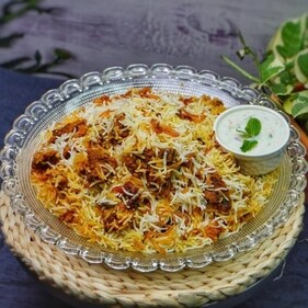 Hyderabadi biryani is cooked dum style and has no potatoes and tomatoes (Ammi.ke.khane) Hyderabadi biryani is cooked dum style and has no potatoes and tomatoes (Ammi.ke.khane)