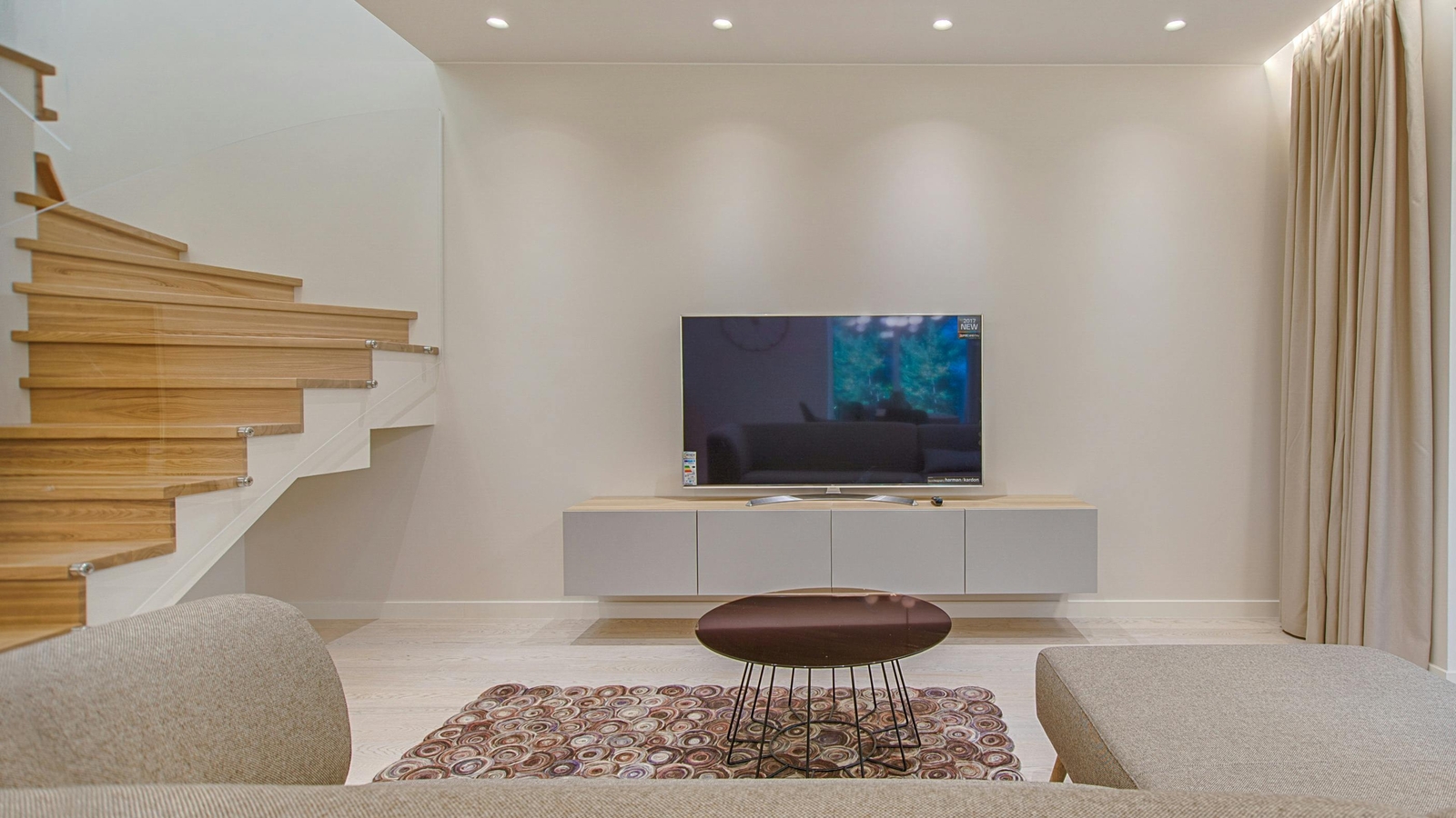 Give yourself the best of sound and picture quality with our top 8 picks of Samsung LED TV - Vimarsana News