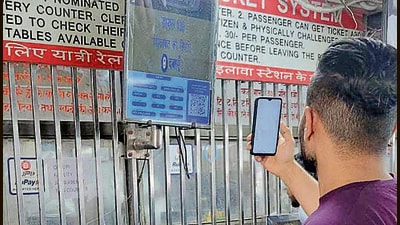 A passenger scanning QR code in Ludhiana railway station. (HT Photo)