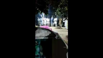 Abbas Ansari visits father Mukhtar Ansari’s grave (Sourced)