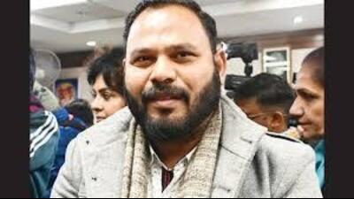 Chandigarh mayor Kuldeep Kumar Dhalor said, “He simply denied meeting me. I had scheduled an appointment and was also given time, but when he came to know that I wanted to talk about a public issue like 20,000 litres of free water, his OSD cancelled my appointment.” (HT File) Chandigarh mayor Kuldeep Kumar Dhalor said, “He simply denied meeting me. I had scheduled an appointment and was also given time, but when he came to know that I wanted to talk about a public issue like 20,000 litres of free water, his OSD cancelled my appointment.” (HT File)