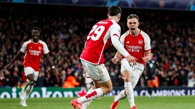 Arsenal's Belgian midfielder #19 Leandro Trossard (R) celebrates (AFP) Arsenal's Belgian midfielder #19 Leandro Trossard (R) celebrates (AFP)