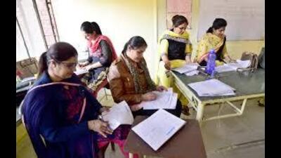 Fresh enrolments for new academic session is being affected due to the absence of teachers at schools. (HT File Photo/For reference) Fresh enrolments for new academic session is being affected due to the absence of teachers at schools. (HT File Photo/For reference)