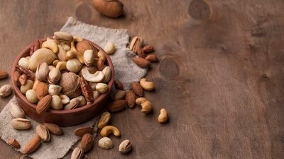 Eat Balanced Meals: Opt for nutrient-dense foods like fruits, nuts, seeds, yoghurt, and whole grains during your eating window to ensure you're getting essential nutrients to sustain your energy levels. (Freepik) Eat Balanced Meals: Opt for nutrient-dense foods like fruits, nuts, seeds, yoghurt, and whole grains during your eating window to ensure you're getting essential nutrients to sustain your energy levels. (Freepik)