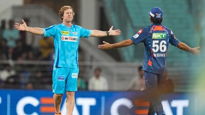 Jonty Rhodes congratulating Ravi Bishnoi for his one-handed catch. (PTI) Jonty Rhodes congratulating Ravi Bishnoi for his one-handed catch. (PTI)