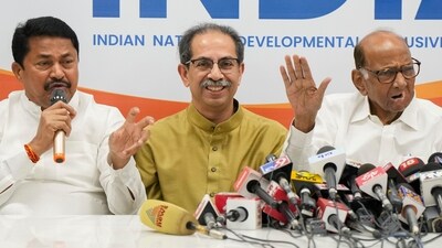 Mumbai: Shiv Sena (UBT) chief Uddhav Thackeray, Maharashtra Congress President Nana Patole and NCP (SP) chief Sharad Pawar during a Maha Vikas Aghadi (MVA) press conference, in Mumbai, Tuesday, April 9, 2024. (PTI Photo/Shashank Parade)(PTI04_09_2024_RPT065B) (PTI) Mumbai: Shiv Sena (UBT) chief Uddhav Thackeray, Maharashtra Congress President Nana Patole and NCP (SP) chief Sharad Pawar during a Maha Vikas Aghadi (MVA) press conference, in Mumbai, Tuesday, April 9, 2024. (PTI Photo/Shashank Parade)(PTI04_09_2024_RPT065B) (PTI)