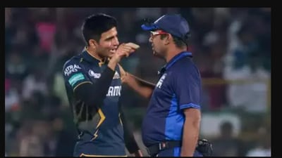 Shubman Gill arguing with umpire Shubman Gill arguing with umpire