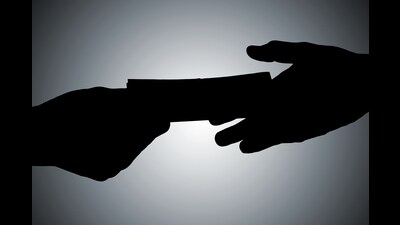 The complainant had approached CBI, alleging that the two policemen threatened him and demanded an illegal gratification of  ₹1 lakh for closing a complaint and not lodging an FIR against him. (Shutterstock)