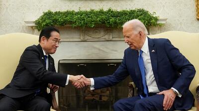US President Joe Biden (right) shakes hands with Japanese Prime Minister Fumio Kishida in the Oval Office at the White House in Washington, DC, on Wednesday. (REUTERS) US President Joe Biden (right) shakes hands with Japanese Prime Minister Fumio Kishida in the Oval Office at the White House in Washington, DC, on Wednesday. (REUTERS)